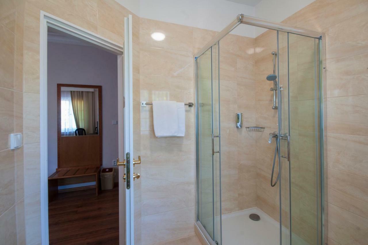 Art Deco Hotel Hoffmann Kladno Ngoại thất bức ảnh
